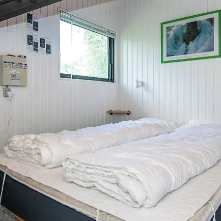 Secluded Oasis By Kvie Lake-by Traum * Ansager